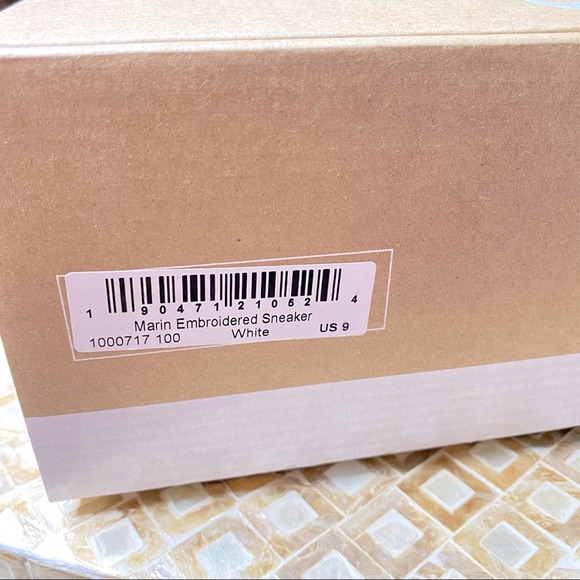 Colorful Embroidered Women's Sneakers - Picture 9 of 9